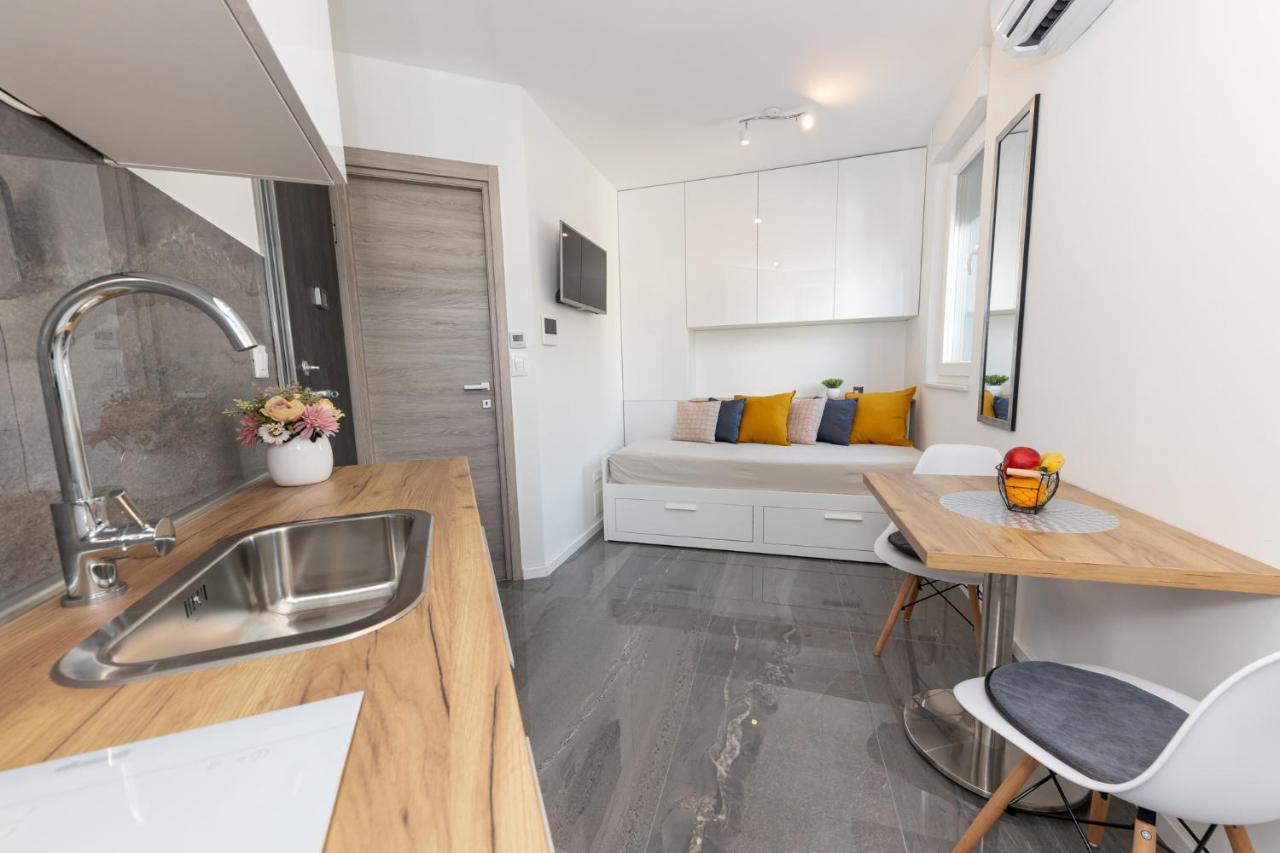 New Studio For 2, Free Private Garage Spot, Wi-Fi, 200 M From Mall Of Split Exteriör bild