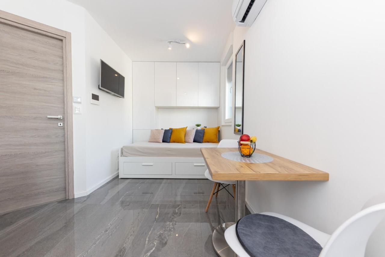 New Studio For 2, Free Private Garage Spot, Wi-Fi, 200 M From Mall Of Split Exteriör bild
