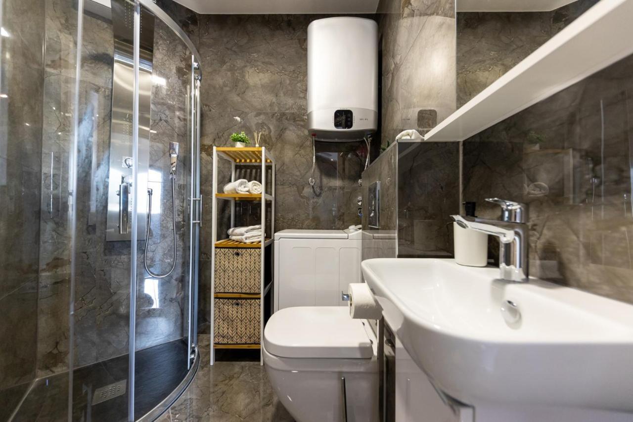 New Studio For 2, Free Private Garage Spot, Wi-Fi, 200 M From Mall Of Split Exteriör bild