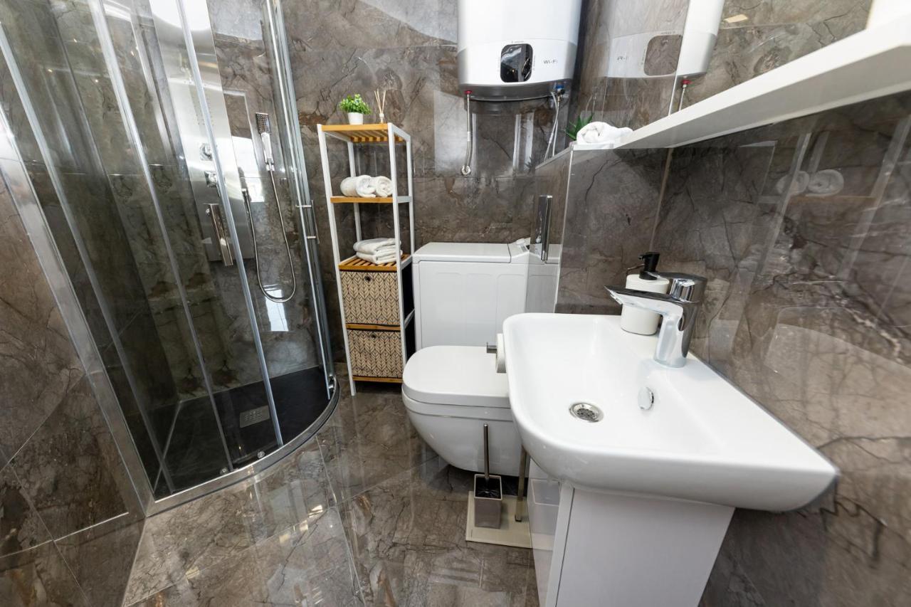 New Studio For 2, Free Private Garage Spot, Wi-Fi, 200 M From Mall Of Split Exteriör bild
