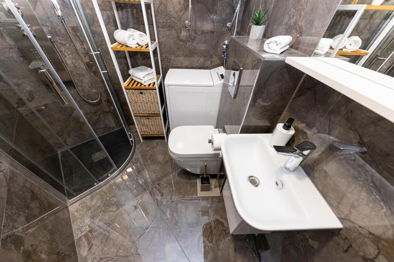 New Studio For 2, Free Private Garage Spot, Wi-Fi, 200 M From Mall Of Split Exteriör bild