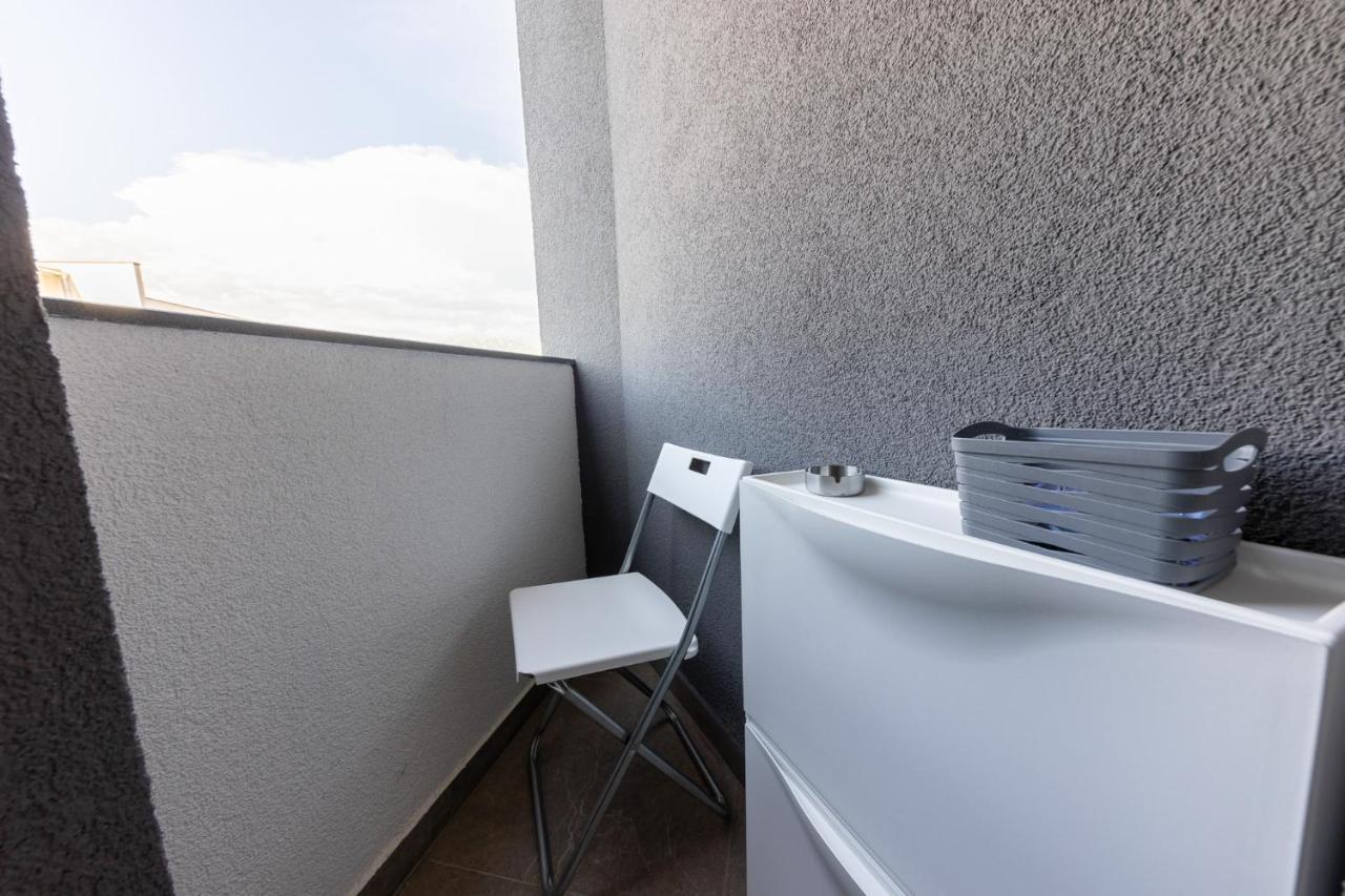New Studio For 2, Free Private Garage Spot, Wi-Fi, 200 M From Mall Of Split Exteriör bild