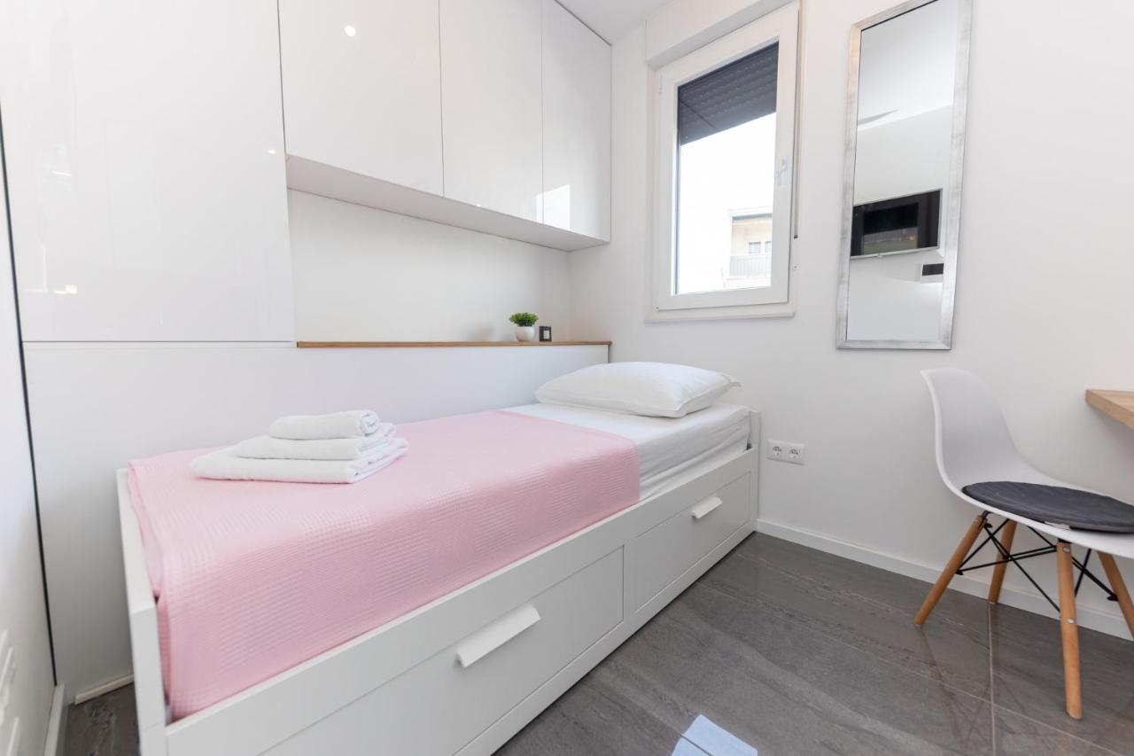 New Studio For 2, Free Private Garage Spot, Wi-Fi, 200 M From Mall Of Split Exteriör bild