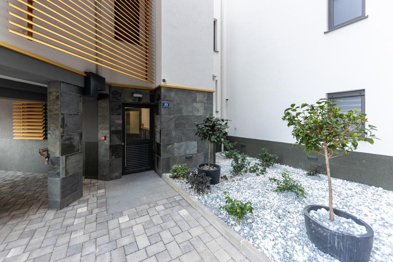 New Studio For 2, Free Private Garage Spot, Wi-Fi, 200 M From Mall Of Split Exteriör bild